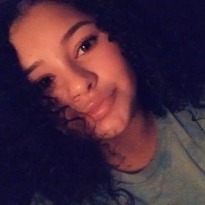 Meet your Posher, Monique